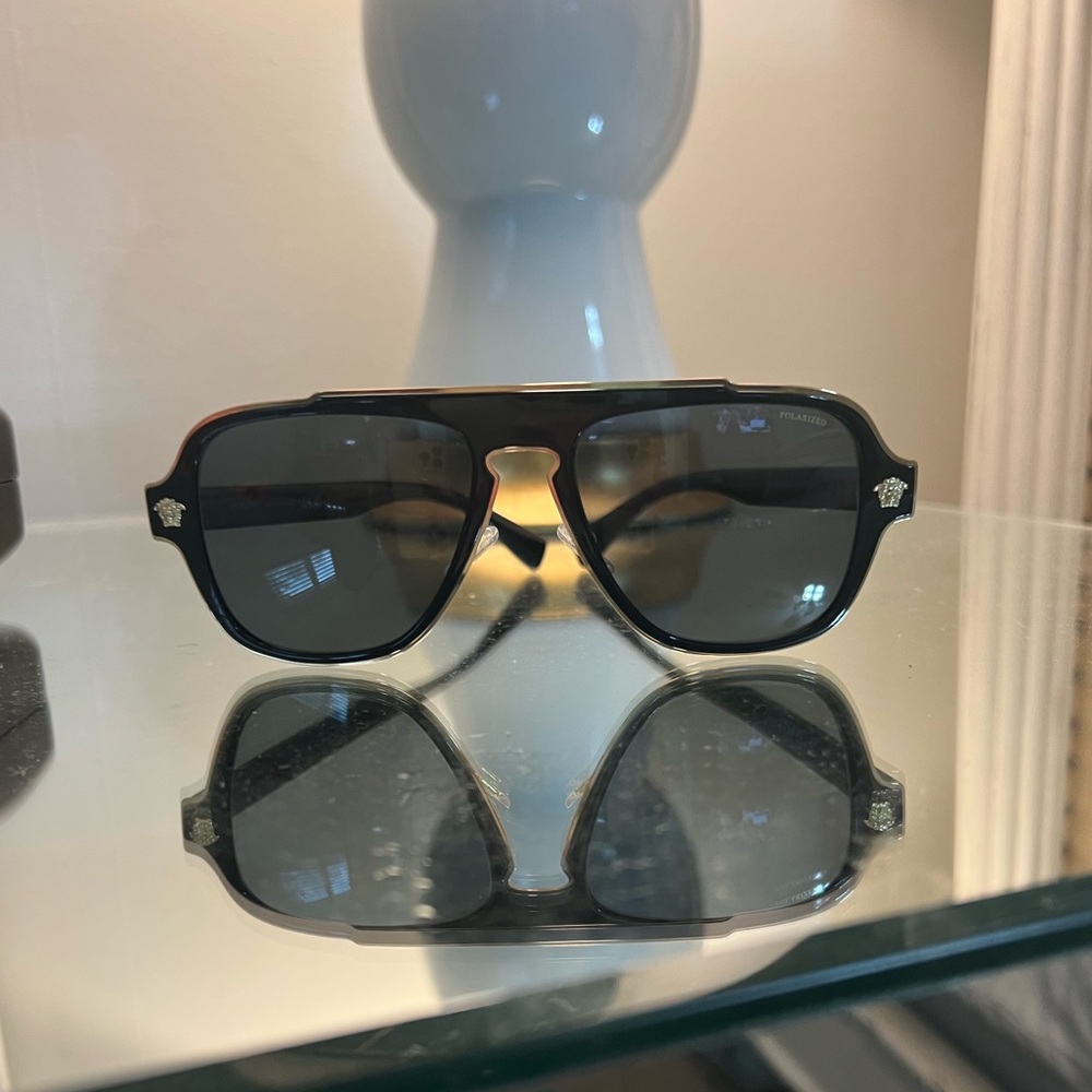 Versace 2199 Navigator Sunglasses